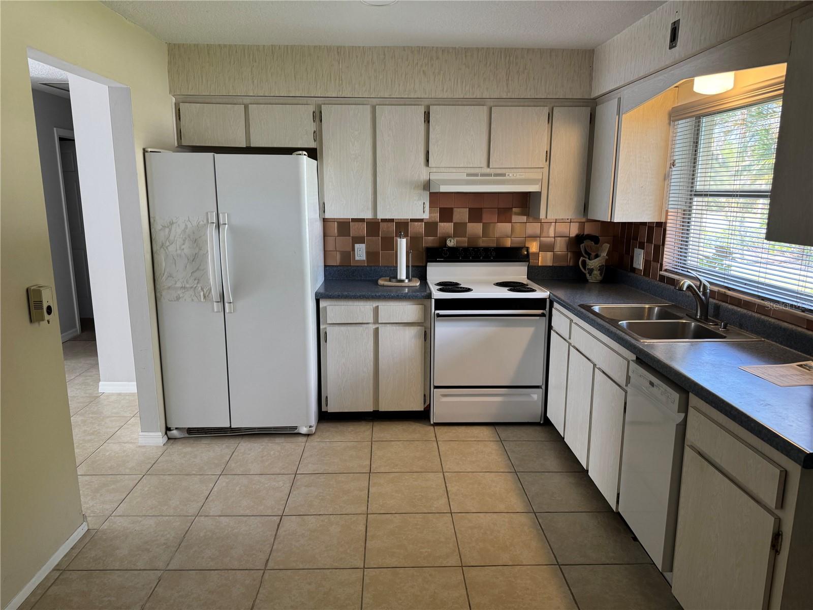 852 Oxford Ct Property Photo 6