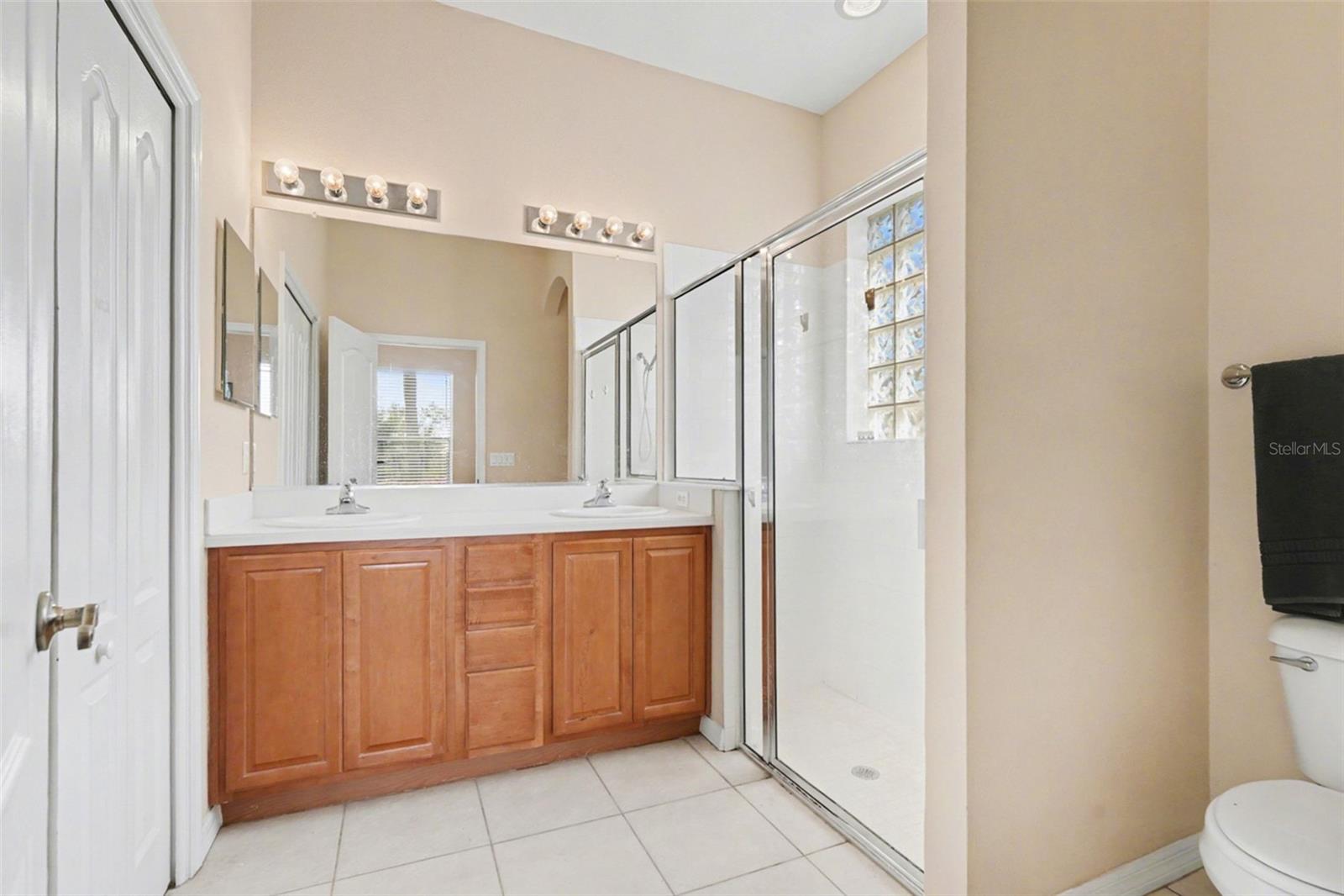 918 Regal Manor Way Property Photo 13