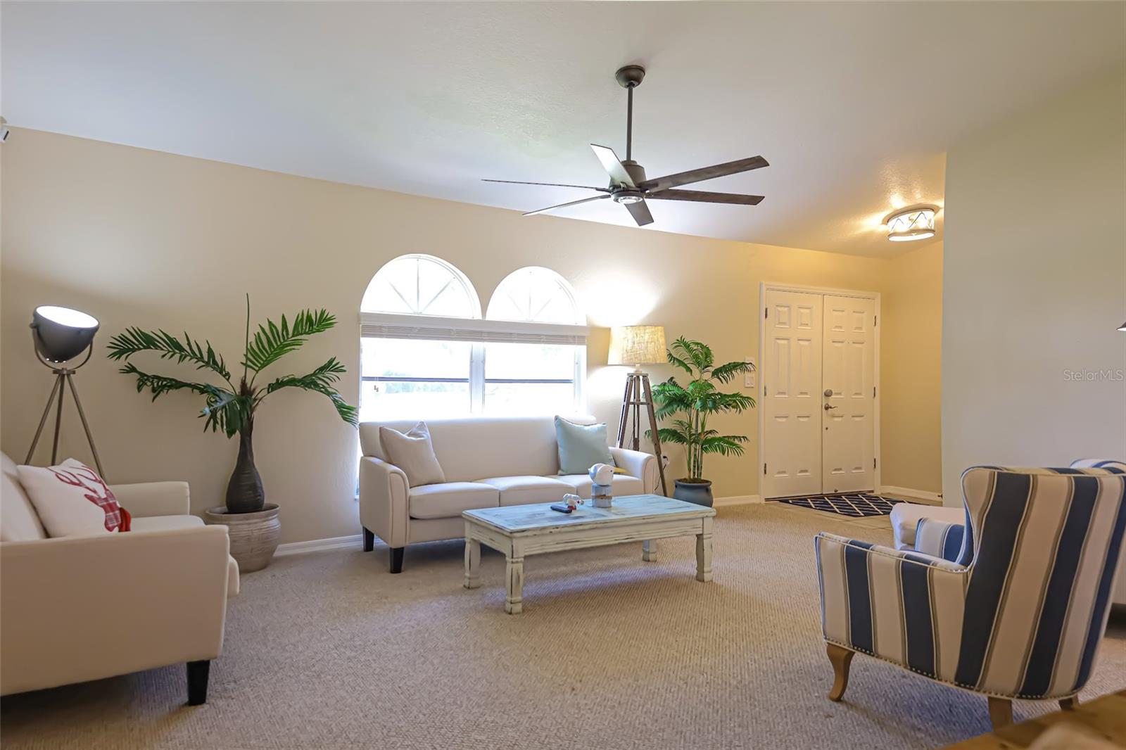 1690 Waxwing Ct Property Photo 6