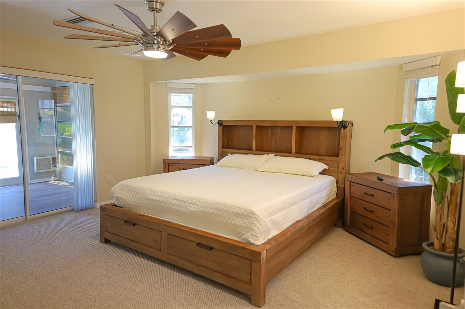 1690 Waxwing Ct Property Photo 8