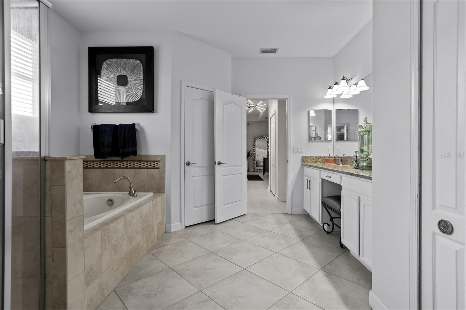 TB8484931 Property Photo 12