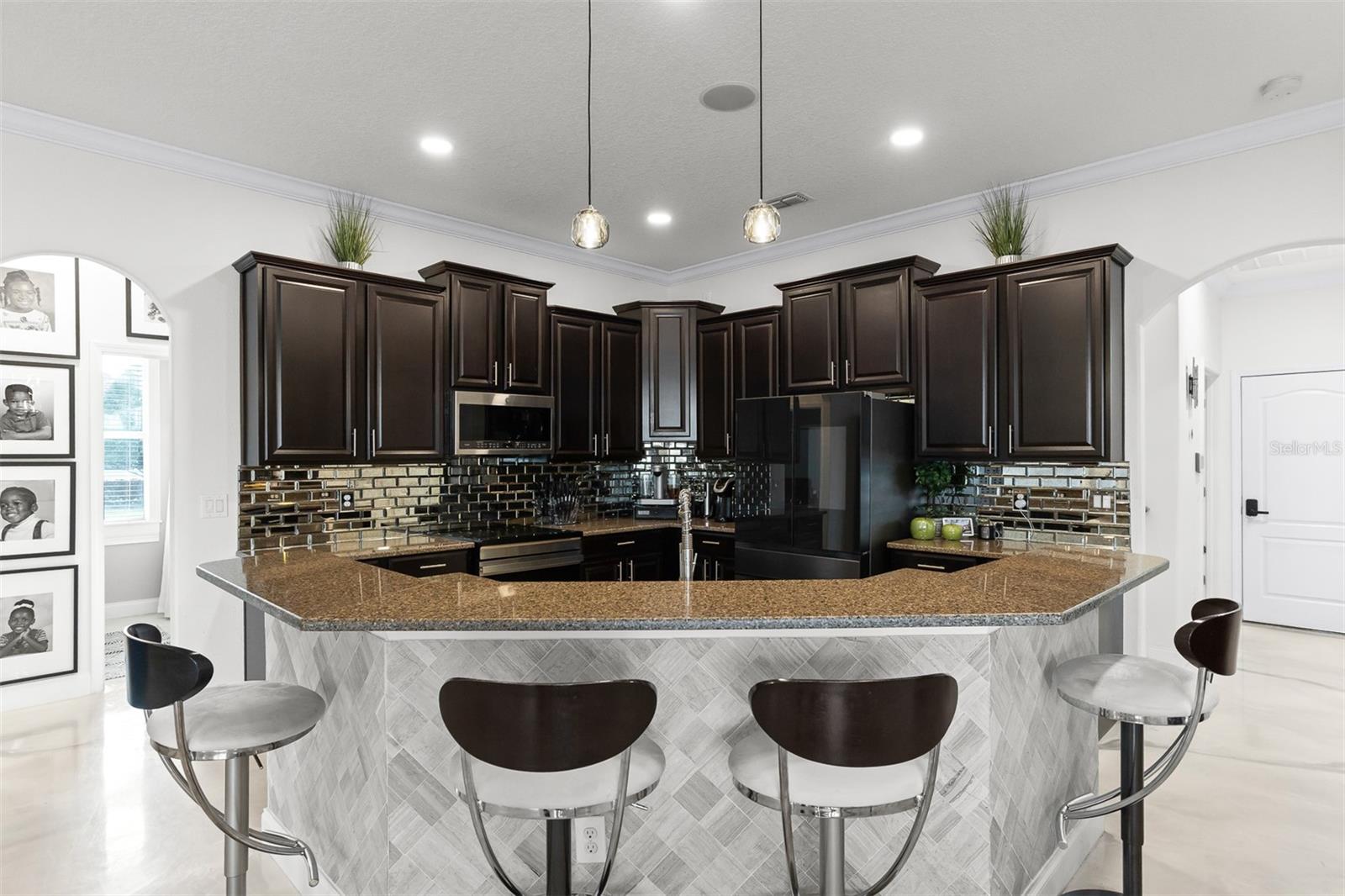 TB8484931 Property Photo 22