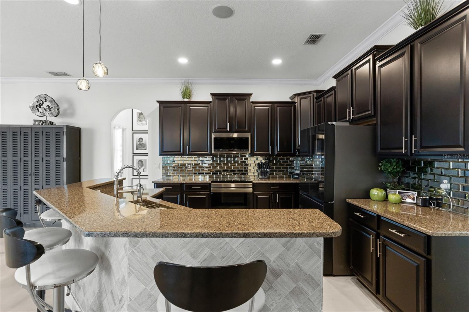 TB8484931 Property Photo 23