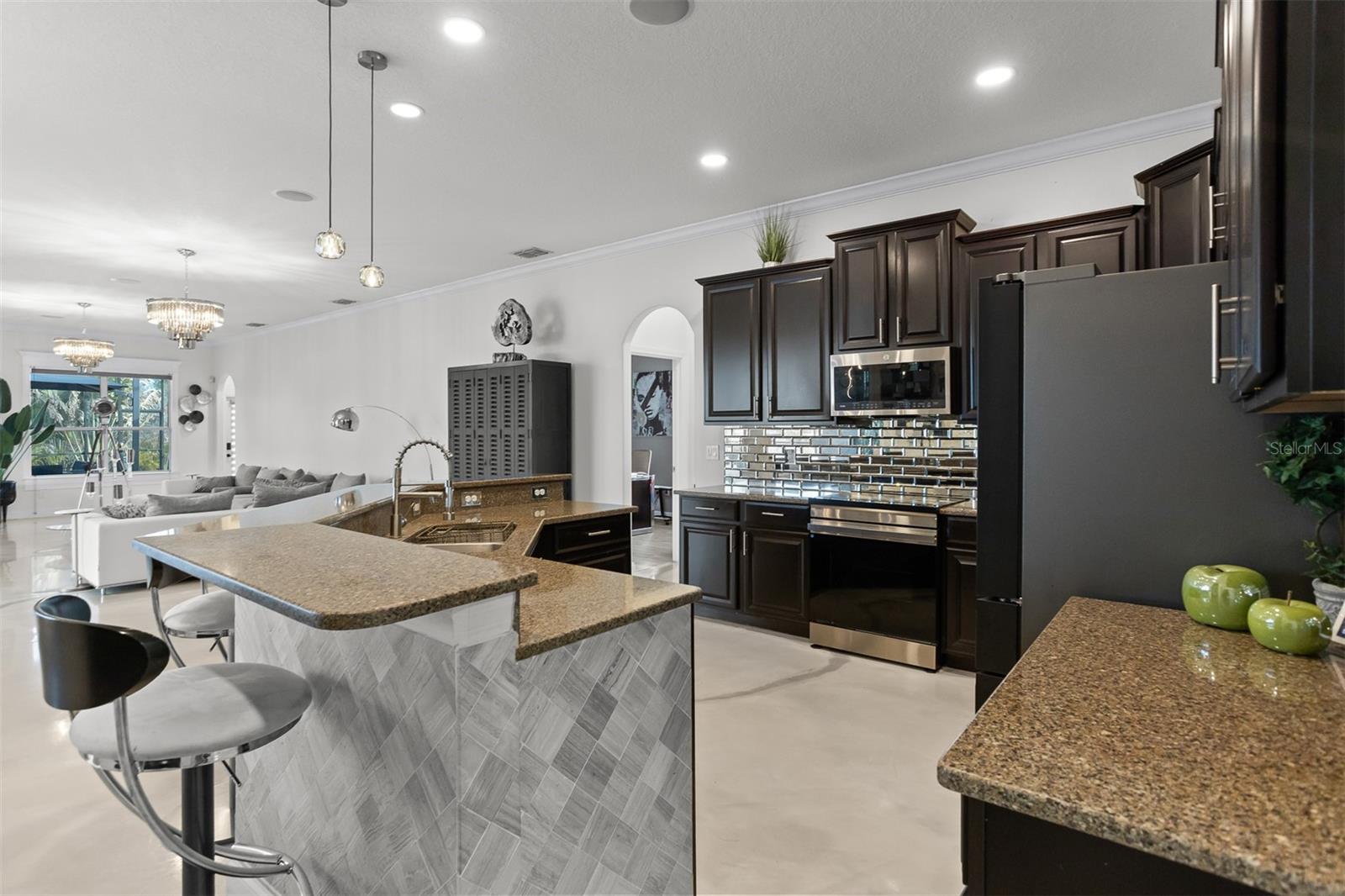 TB8484931 Property Photo 27