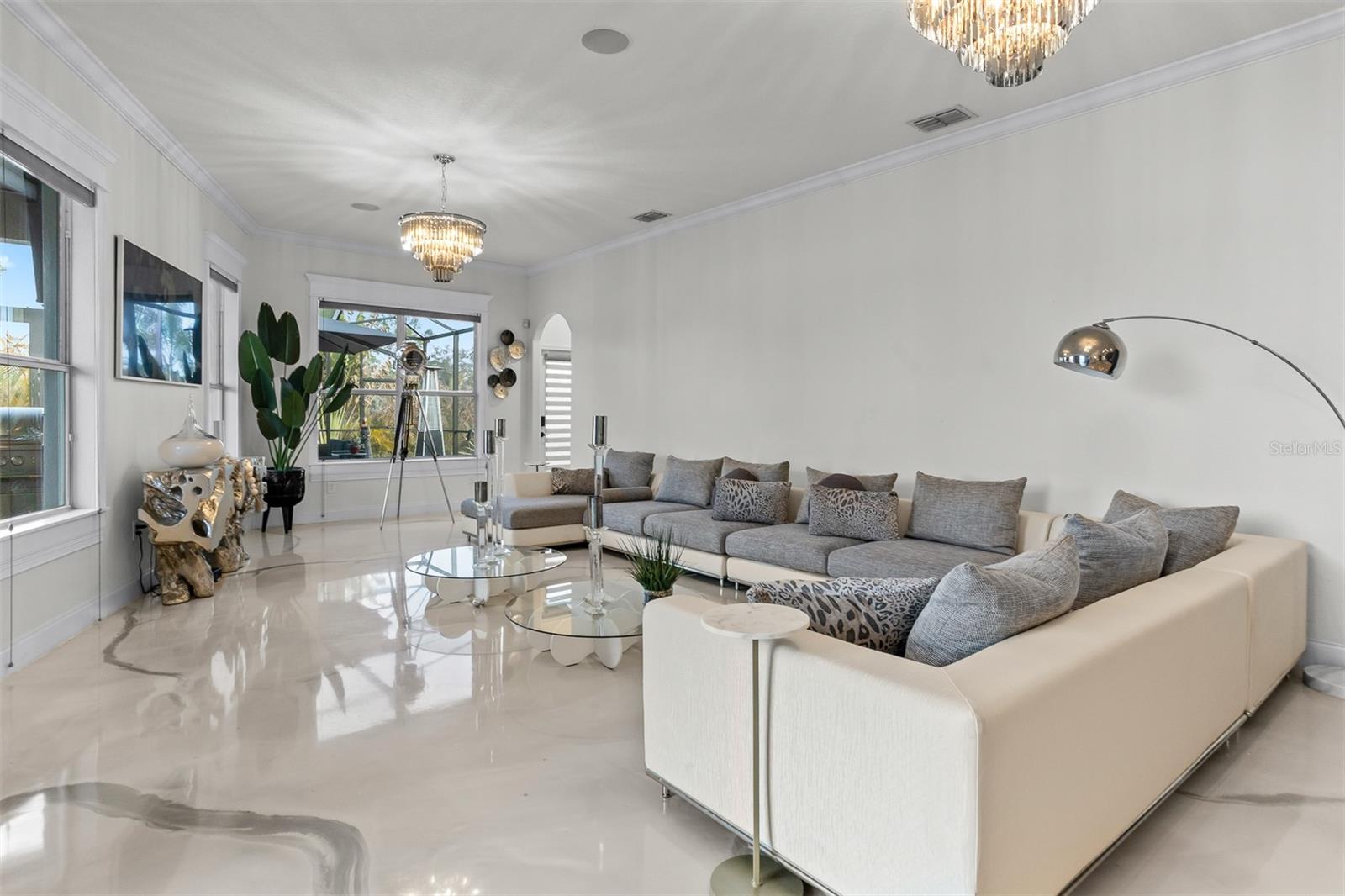 TB8484931 Property Photo 29