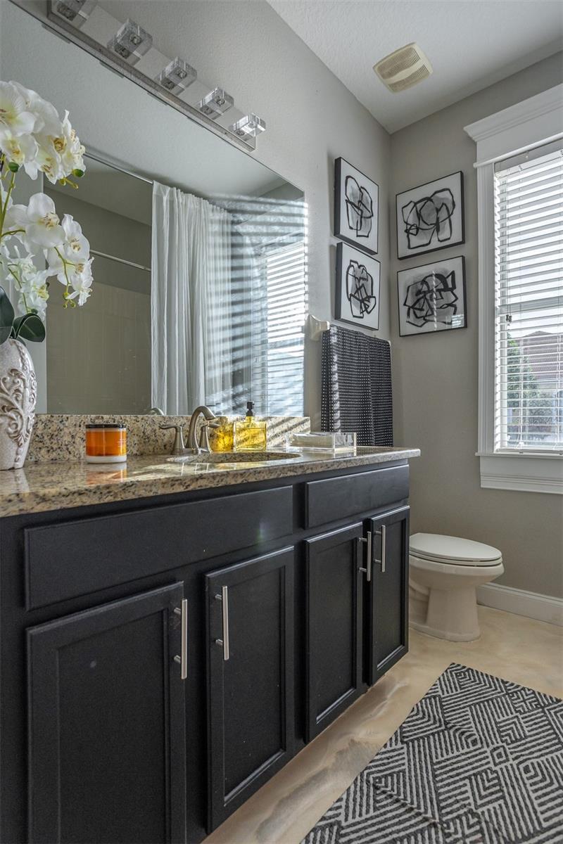 TB8484931 Property Photo 32