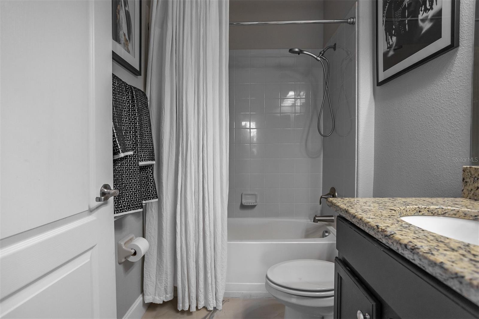 TB8484931 Property Photo 36