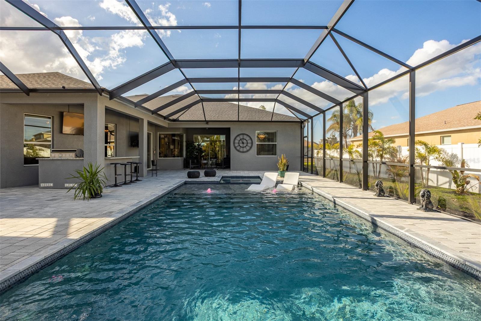 TB8484931 Property Photo 56