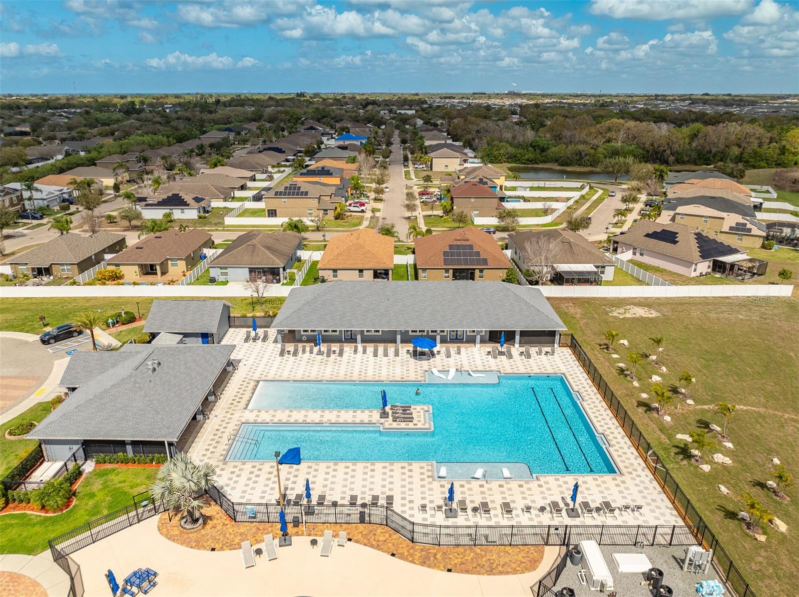 TB8484931 Property Photo 76