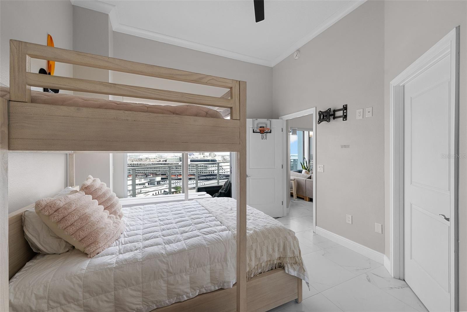 449 S 12th St #1402 Property Photo 25
