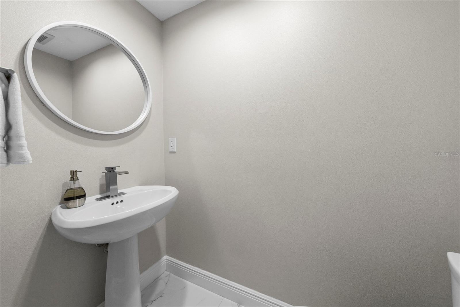 449 S 12th St #1402 Property Photo 27
