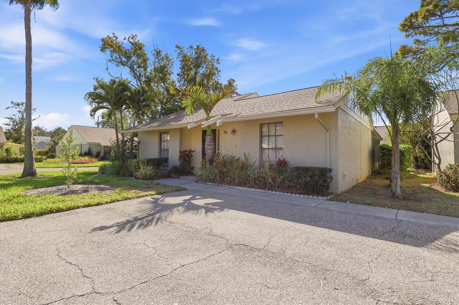 36 Windrush Bay Dr #36 Property Photo 3