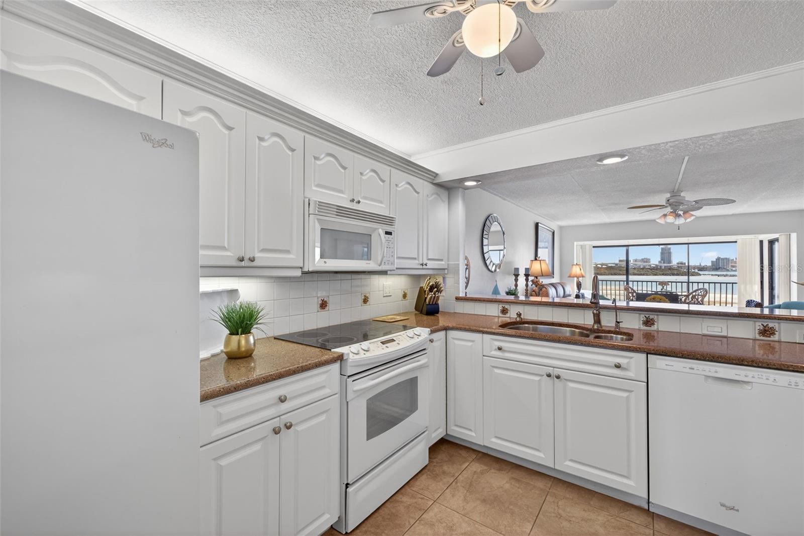 865 S Gulfview Blvd #207 Property Photo 16