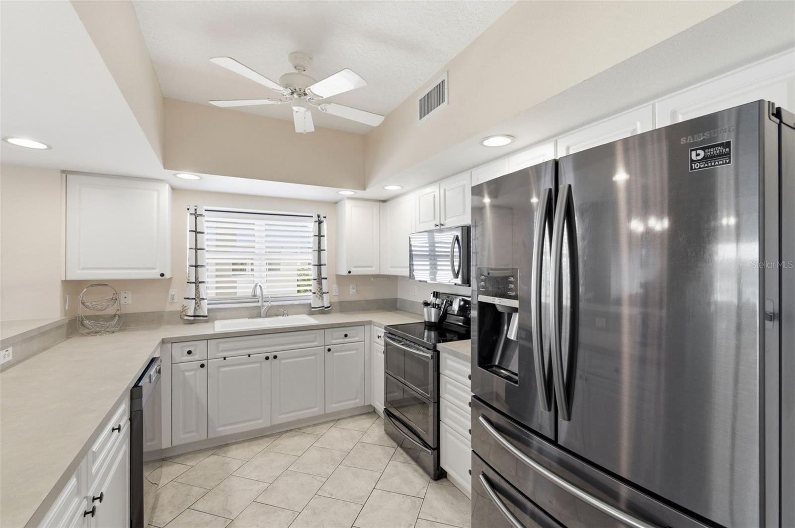 1200 Country Club Dr #1206 Property Photo 12