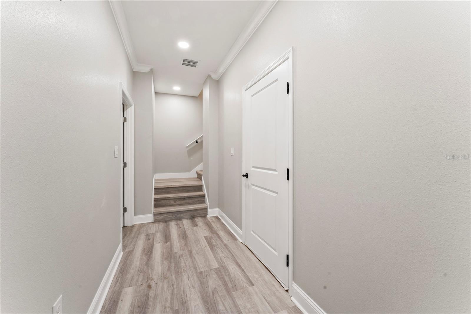 809 W Linebaugh Ave #1b Property Photo 4