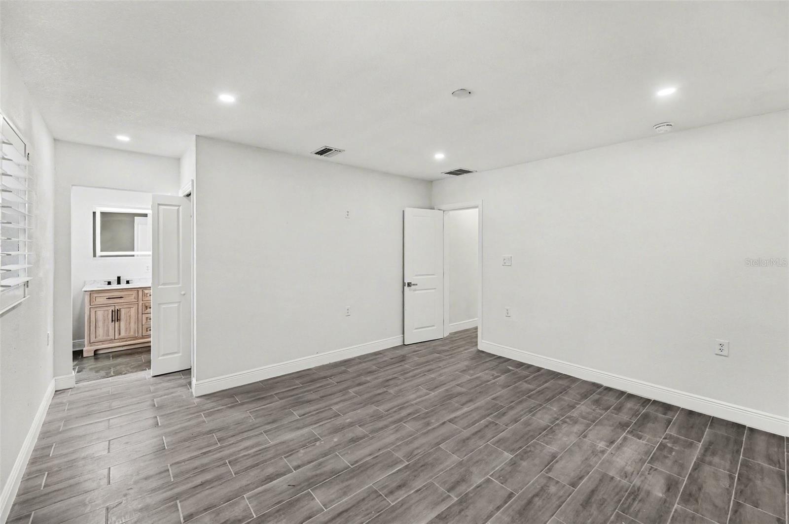 318 Bath St Property Photo 14