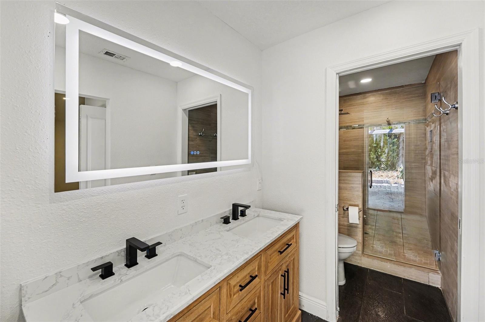 318 Bath St Property Photo 16