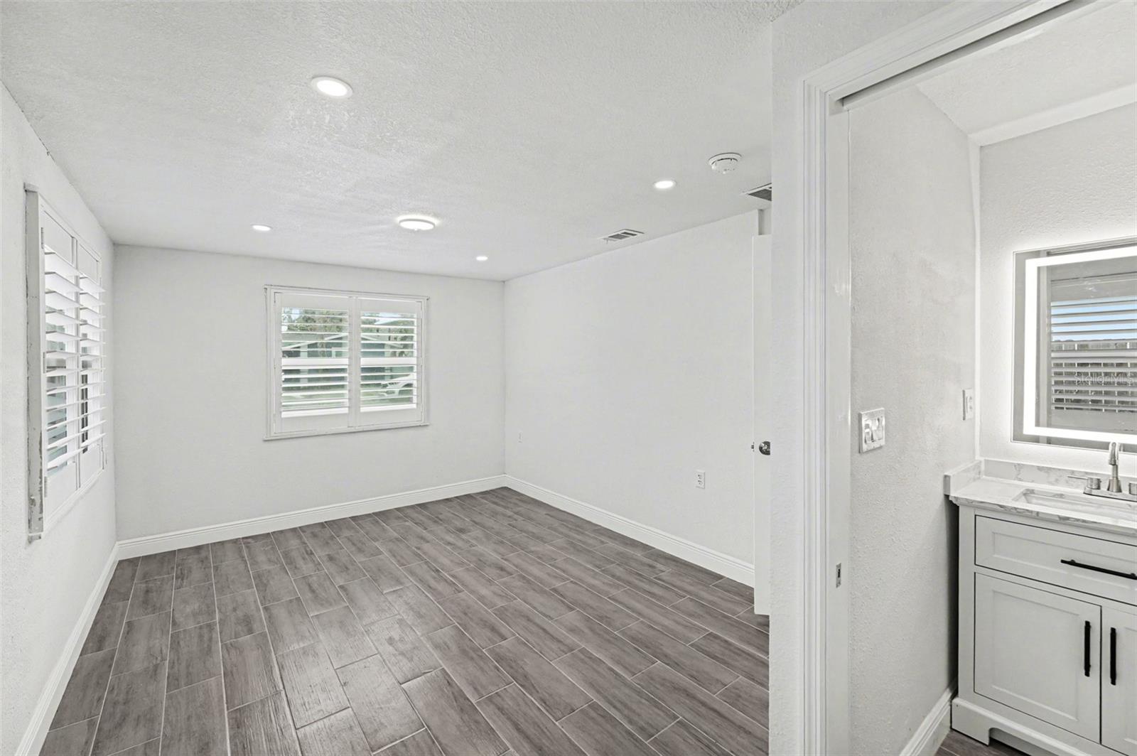 318 Bath St Property Photo 23