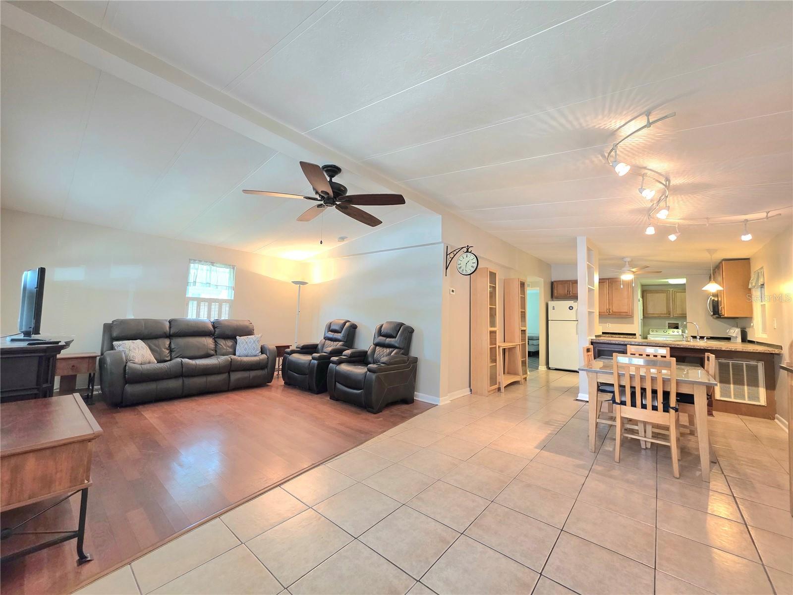37408 Marta Ave Property Photo 10