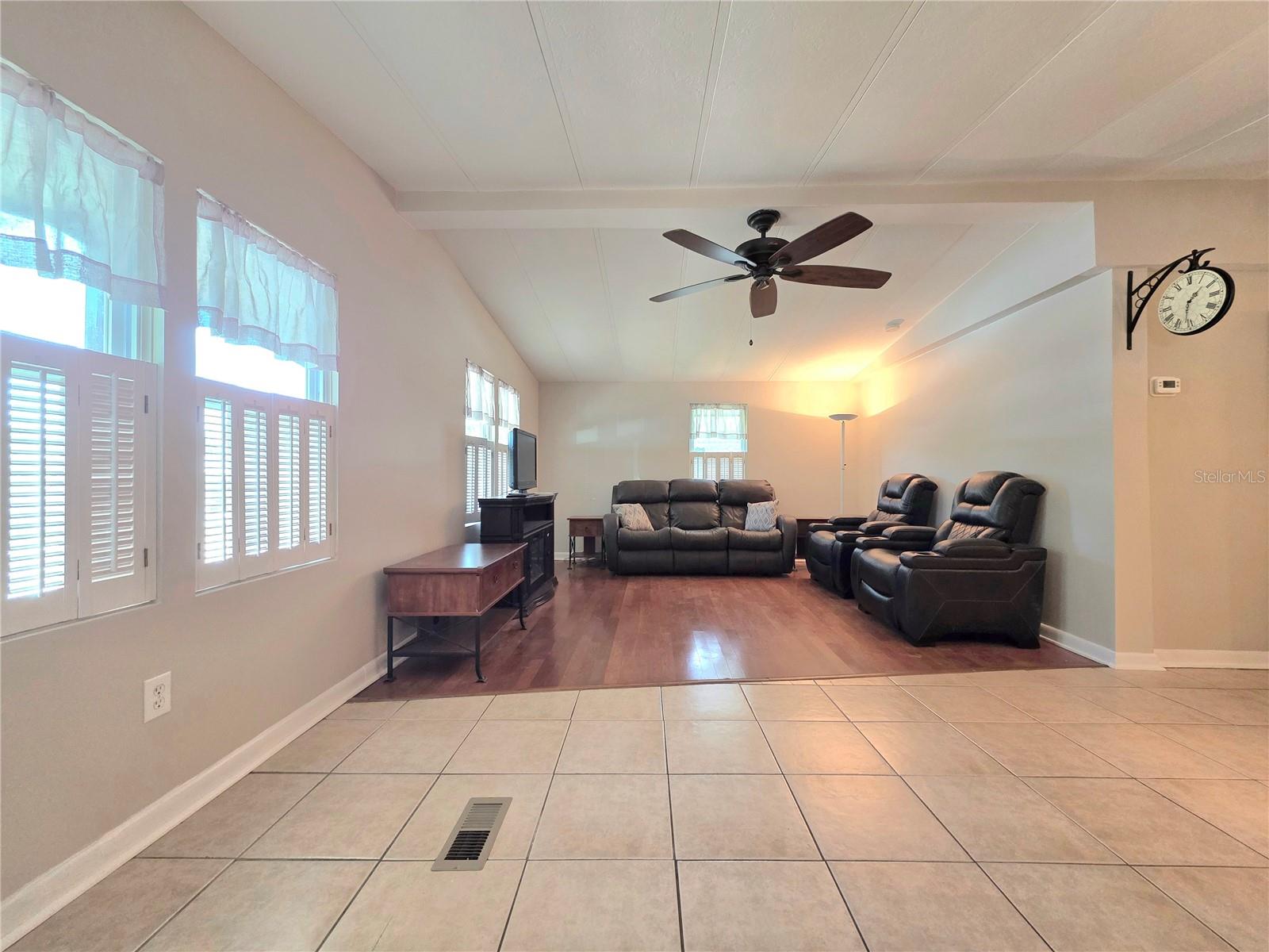 37408 Marta Ave Property Photo 11