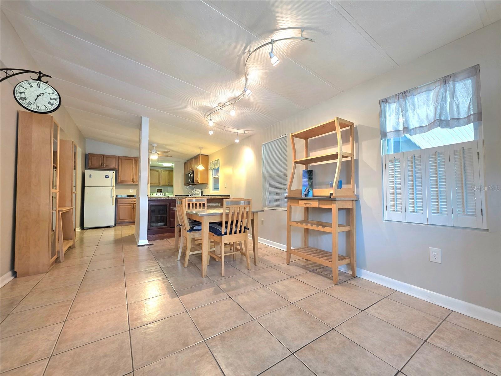 37408 Marta Ave Property Photo 13