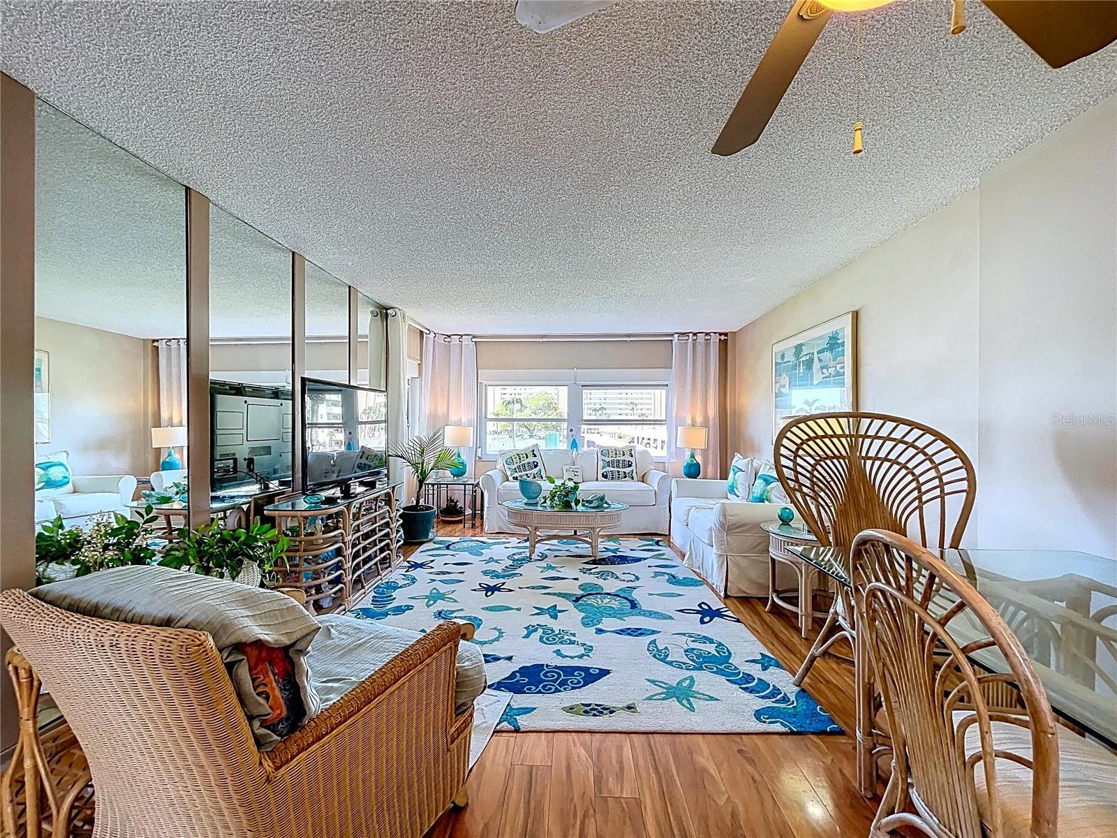 4650 Cove Cir #209 Property Photo 6