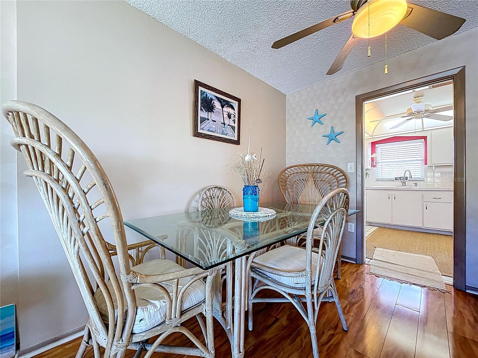 4650 Cove Cir #209 Property Photo 8