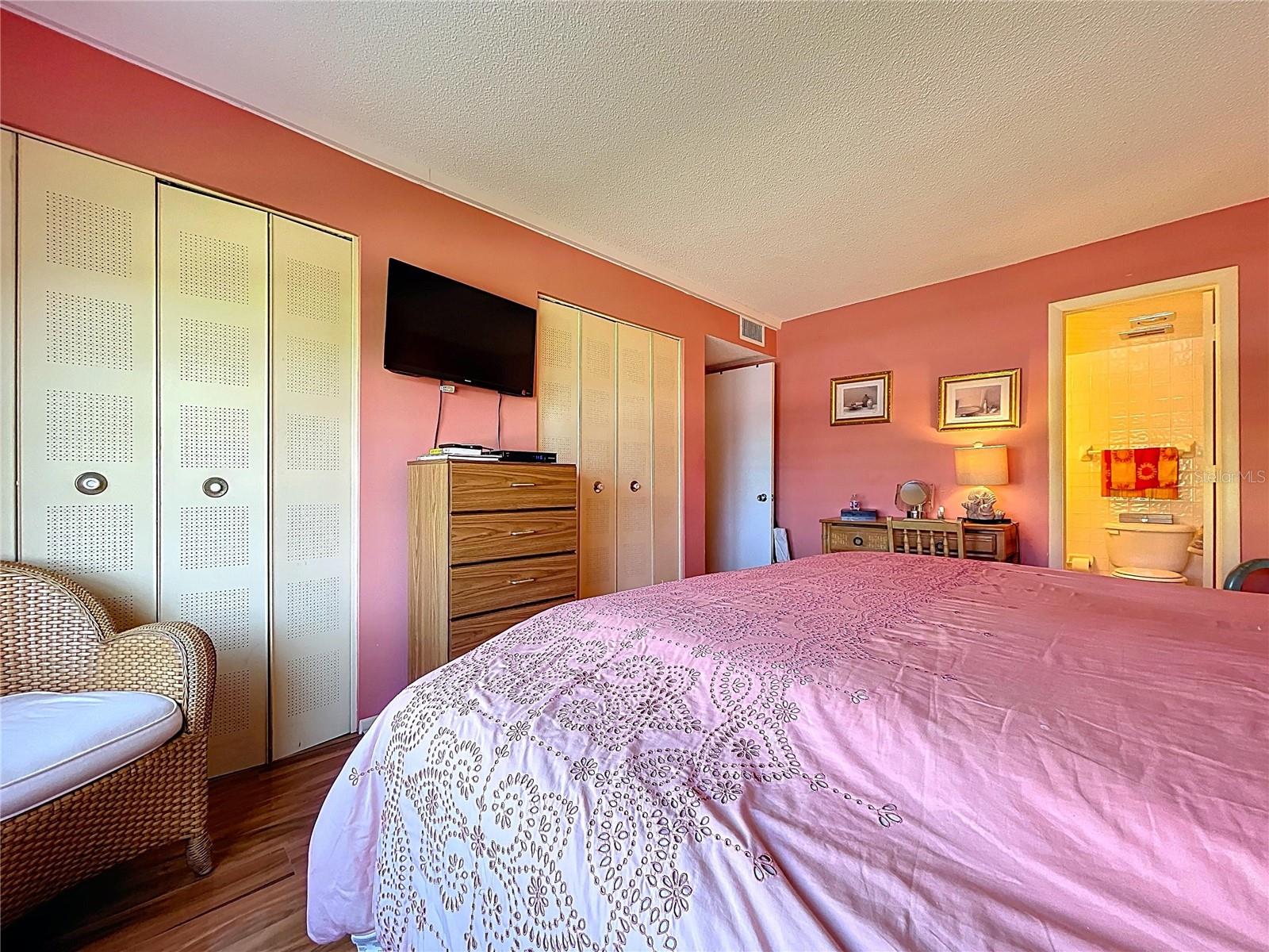 4650 Cove Cir #209 Property Photo 12