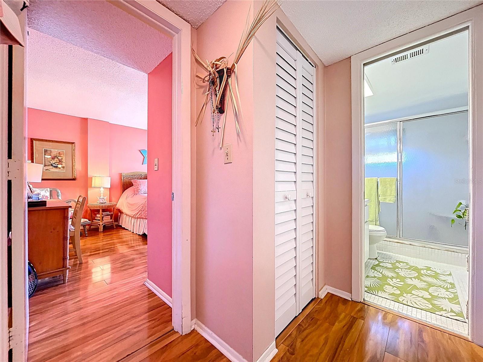 4650 Cove Cir #209 Property Photo 18