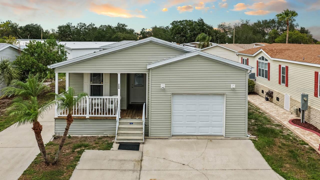 209 S Port Royal Ln Property Photo 1