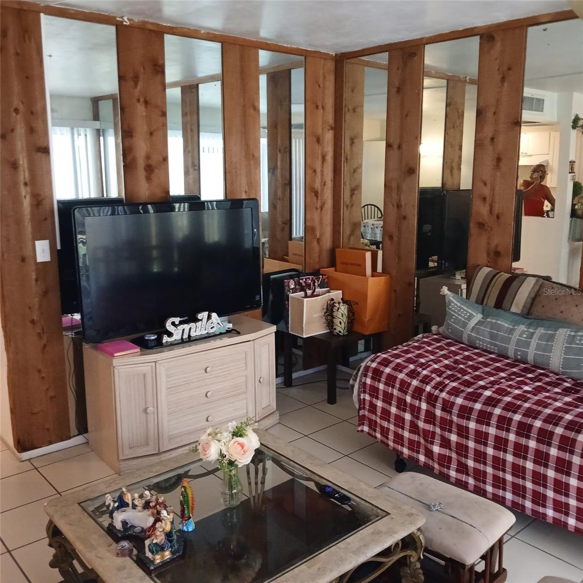 8609 N Champlain Ct #77 Property Photo 2