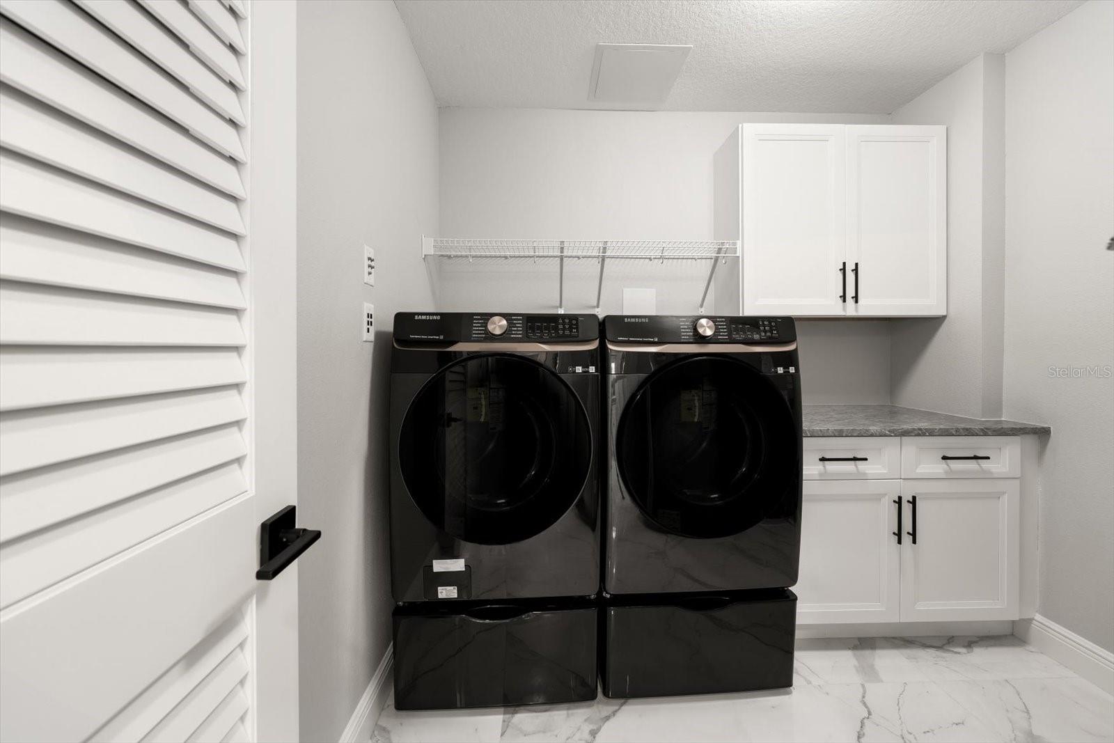 211 Dolphin Pt #401 Property Photo 22