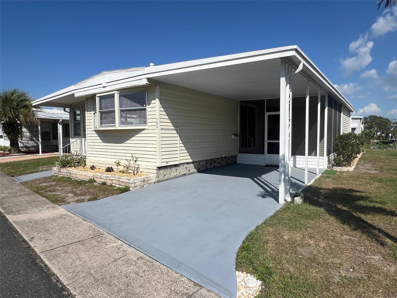103 Pindo Palm St W Property Photo 2