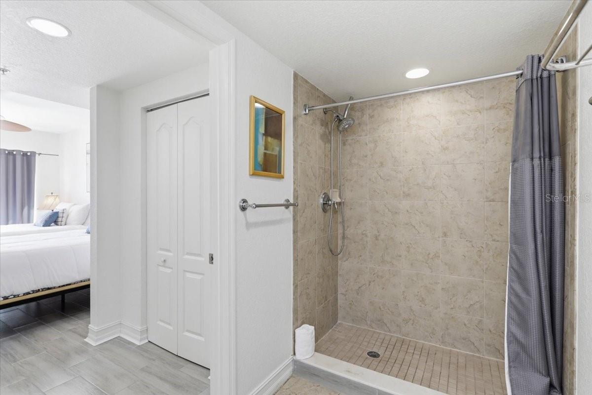 TB8485828 Property Photo 28
