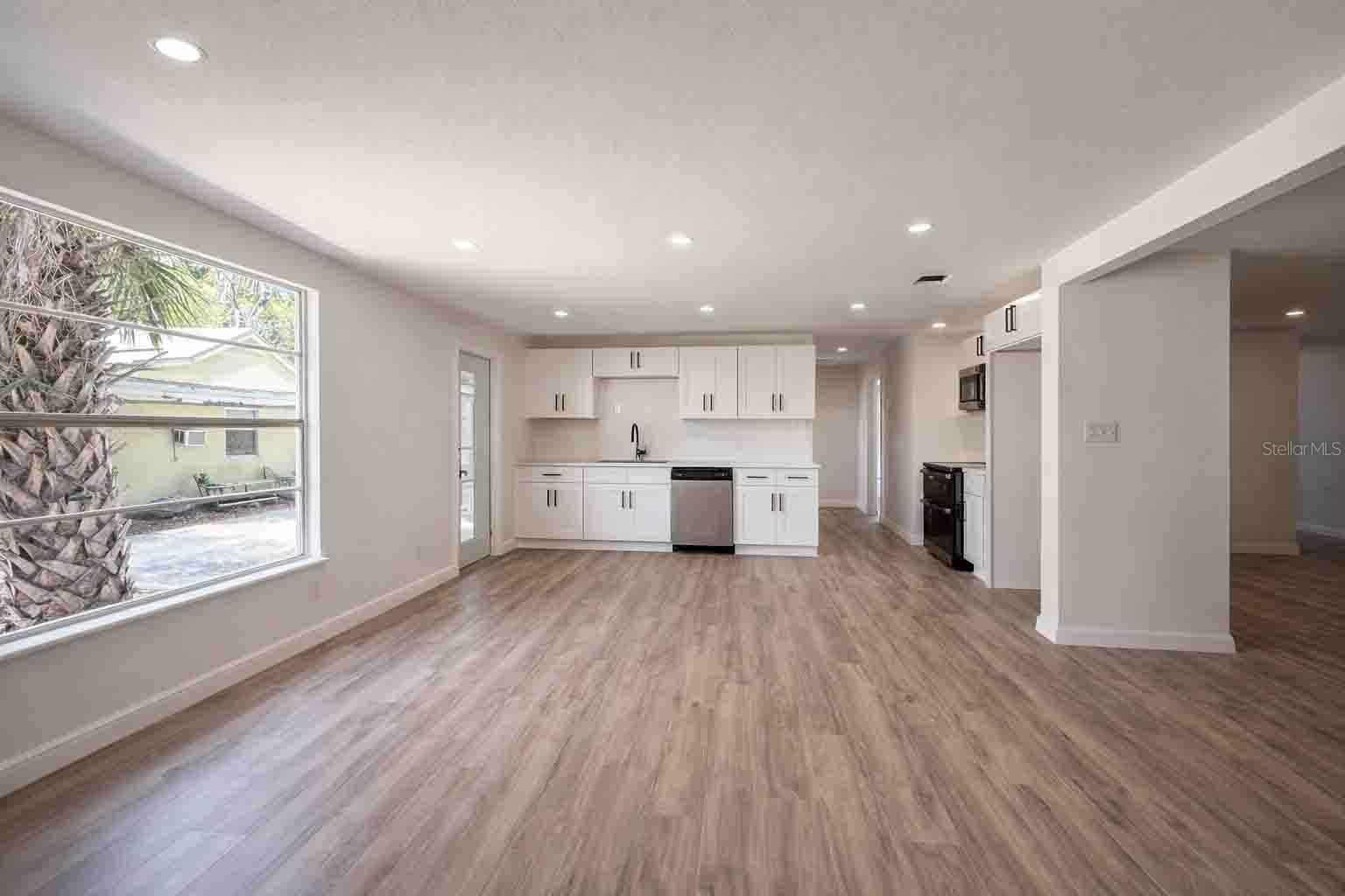 502 Nw Crystal St Property Photo 5