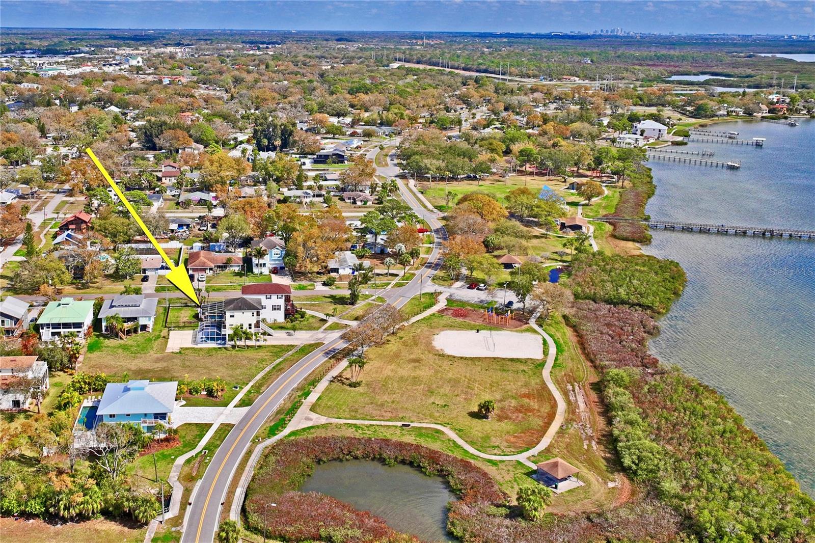 402 Shore Dr W Property Photo 4