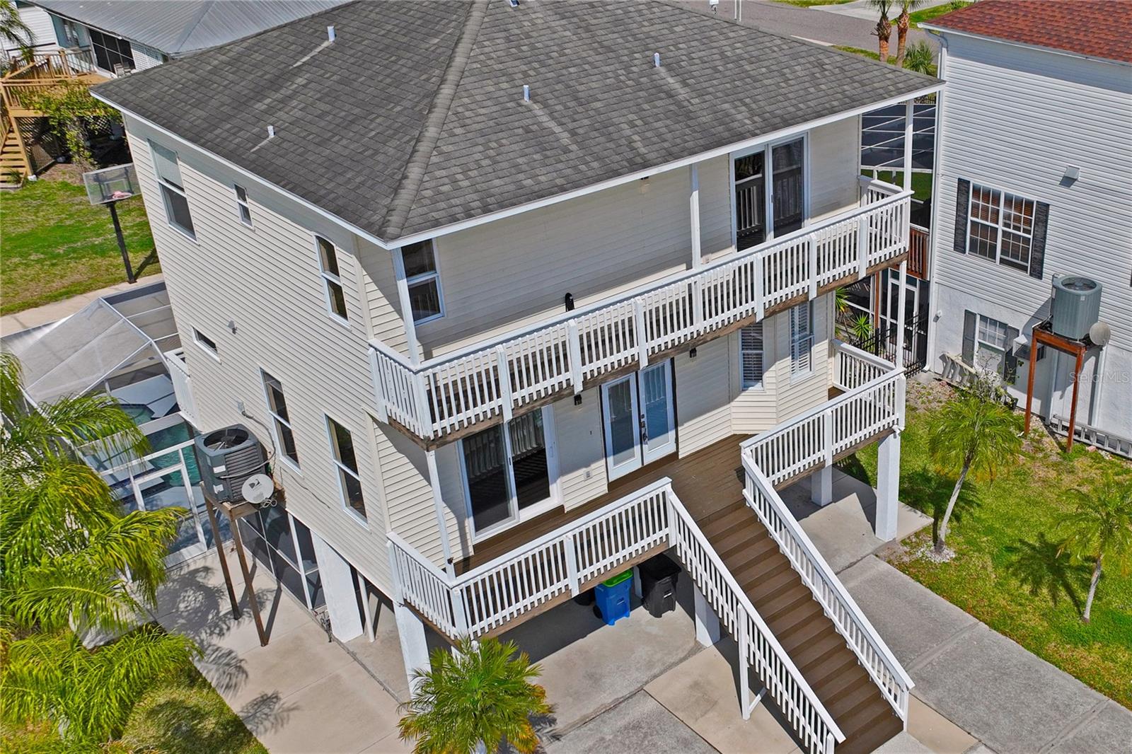 402 Shore Dr W Property Photo 36