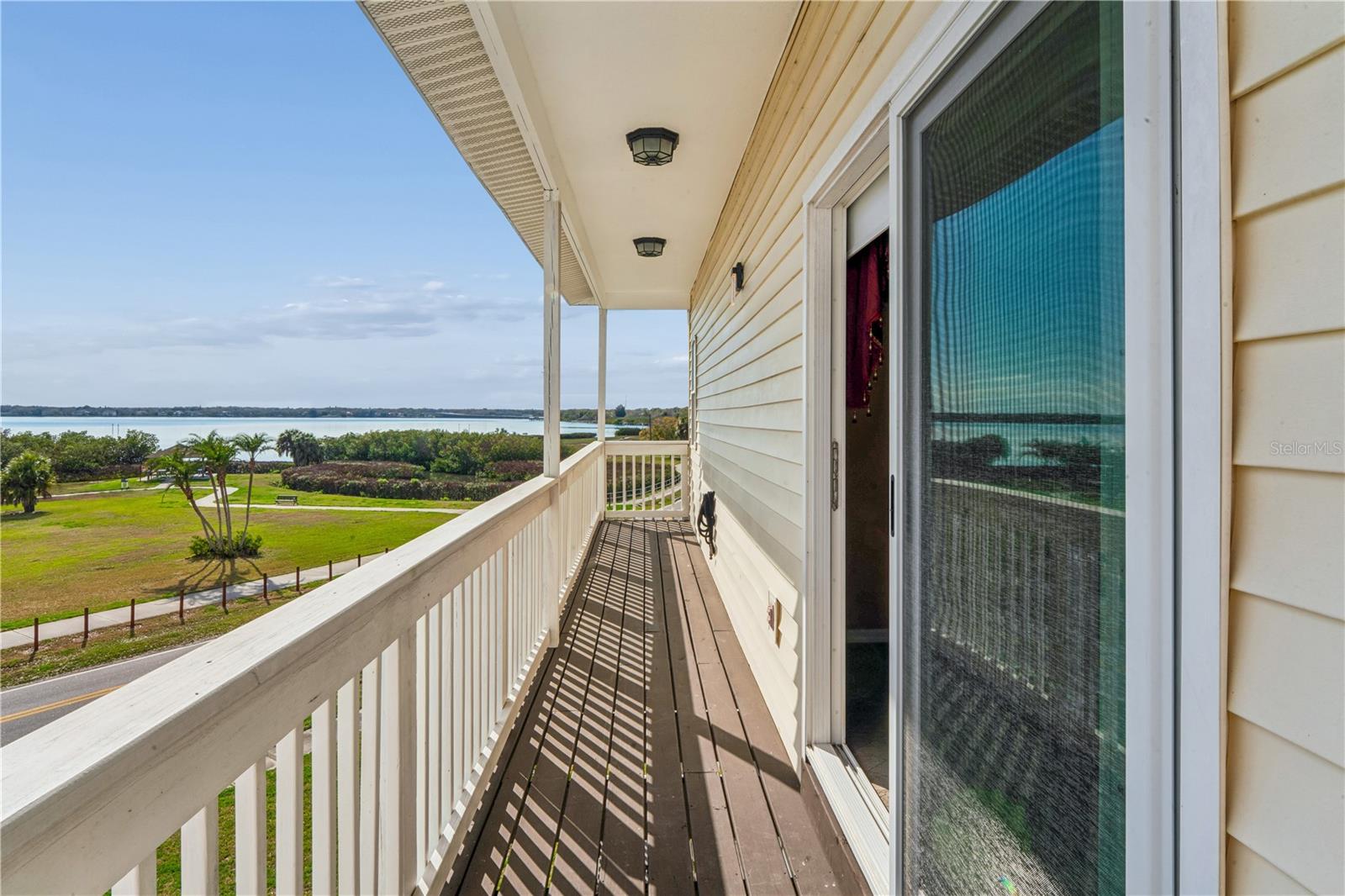 402 Shore Dr W Property Photo 40