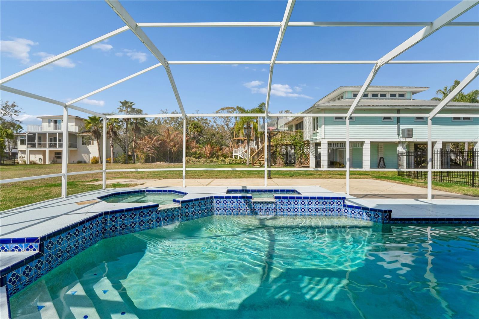 402 Shore Dr W Property Photo 42
