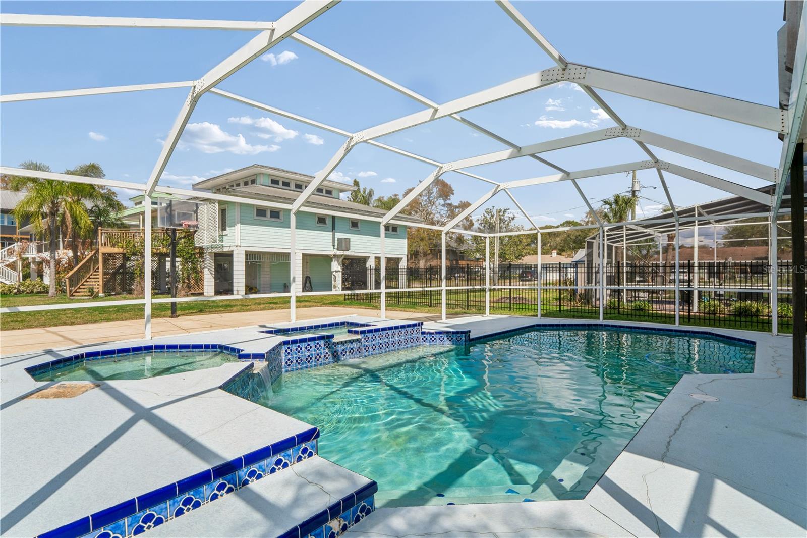 402 Shore Dr W Property Photo 43