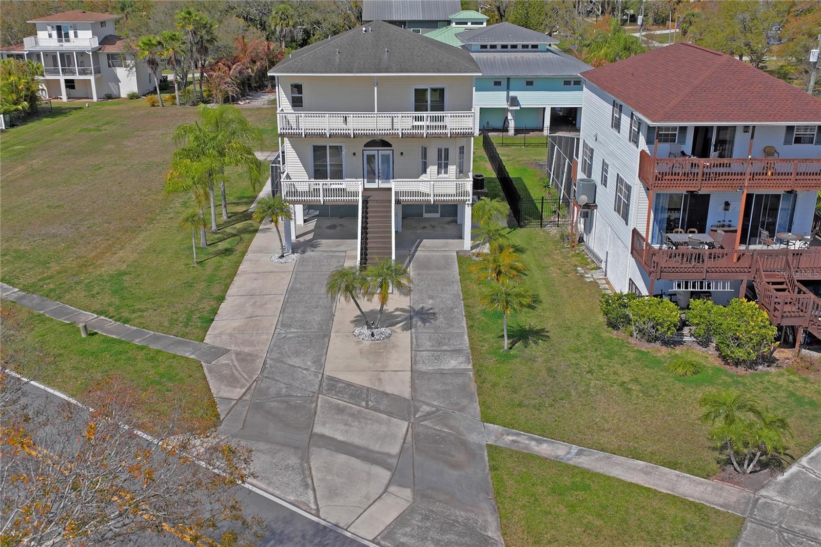 402 Shore Dr W Property Photo 60