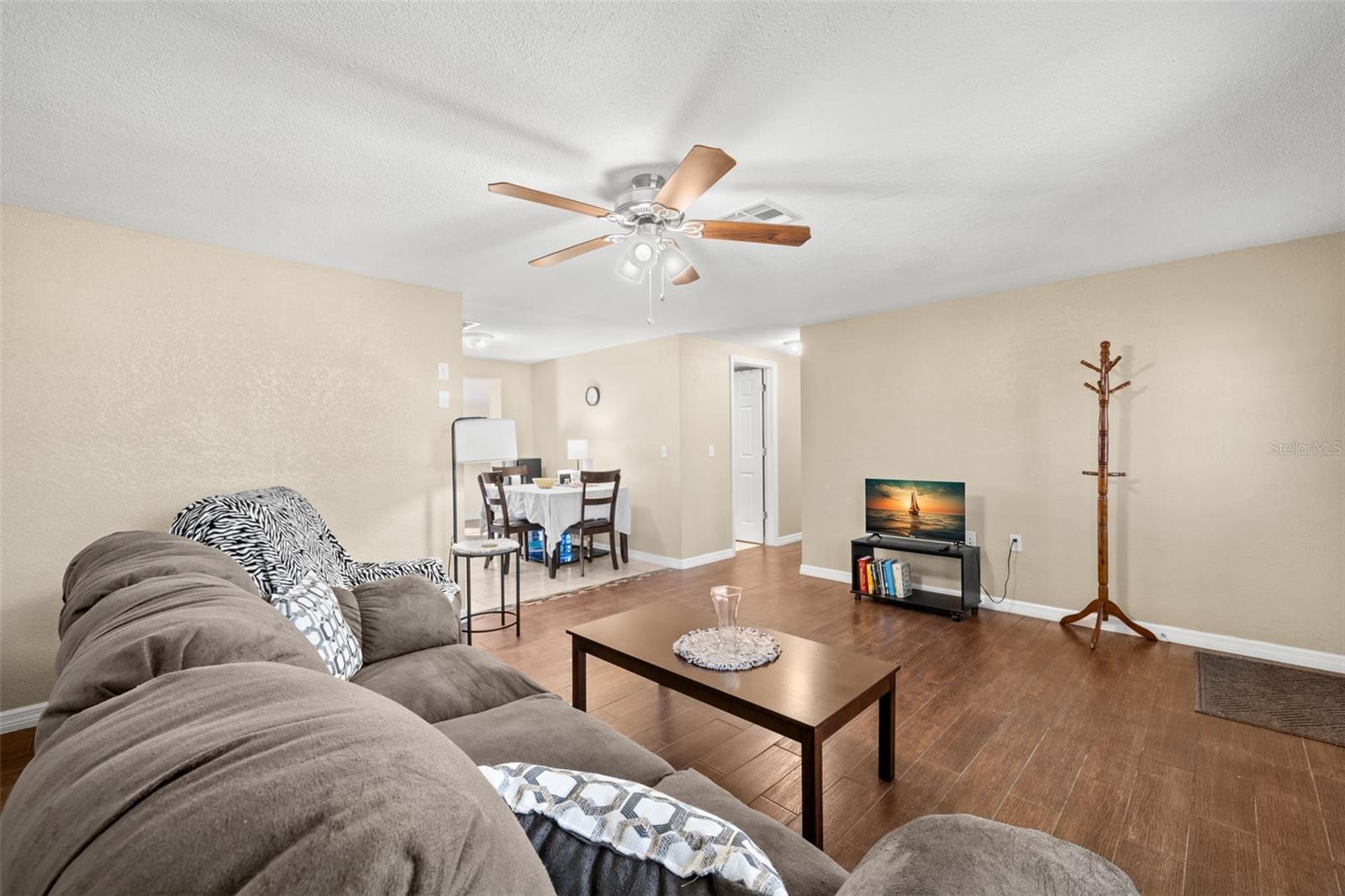 4642 Eastwood Ln Property Photo 6