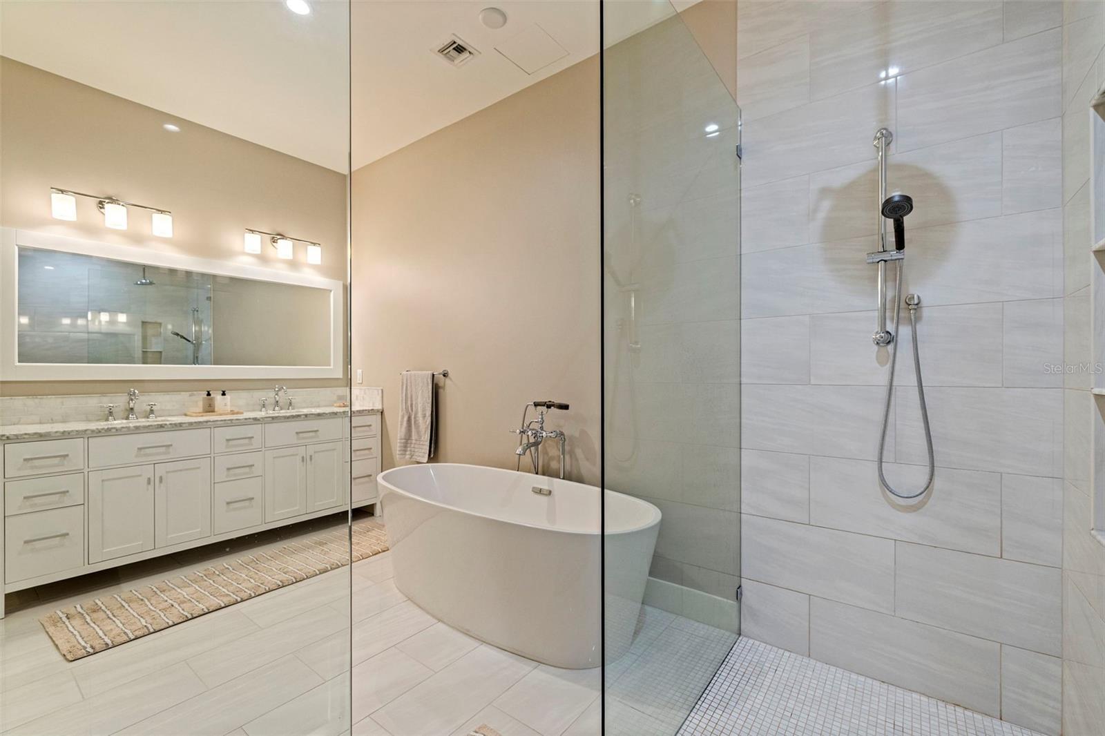 91 Davis Blvd #201 Property Photo 22