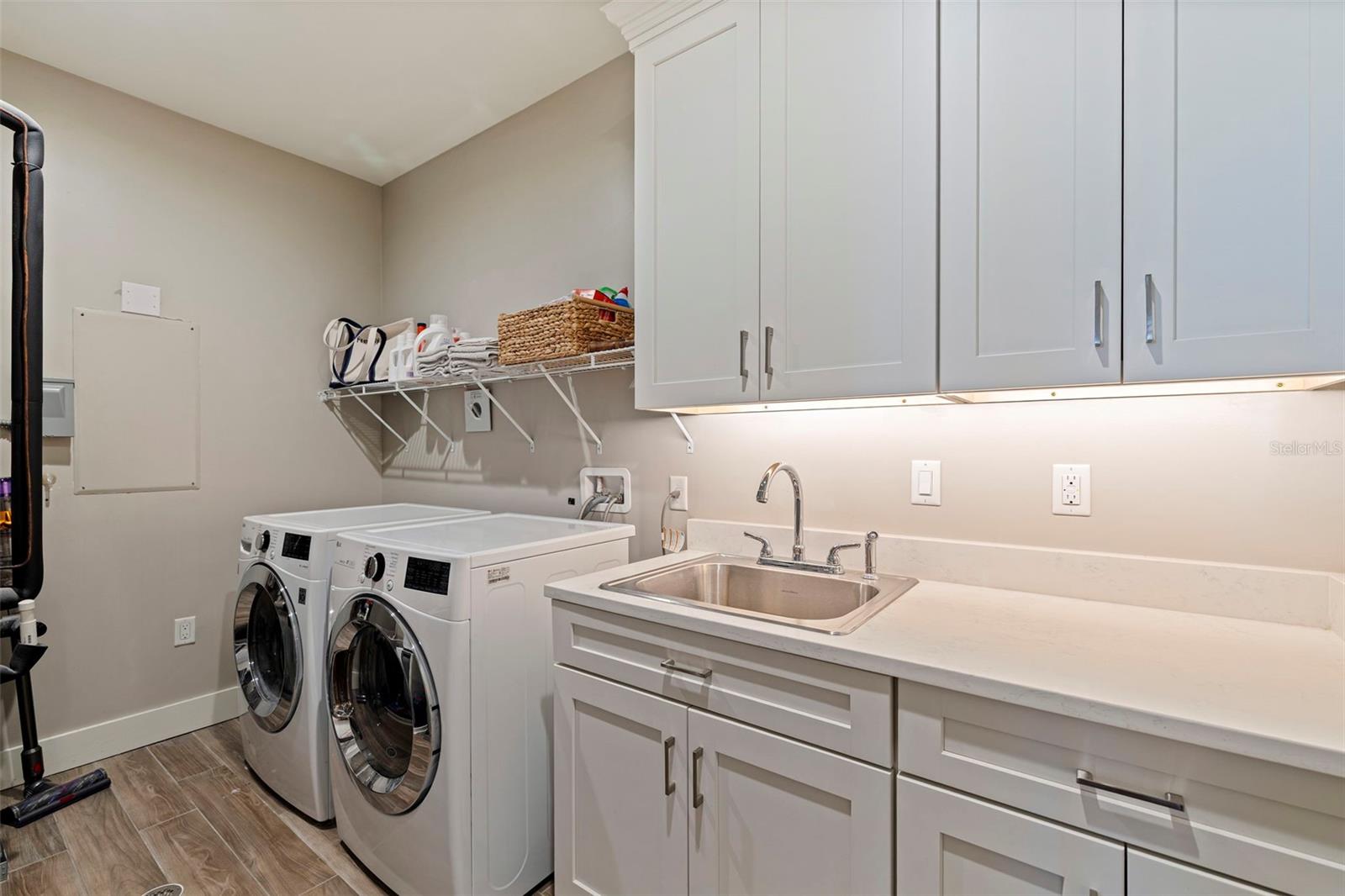 91 Davis Blvd #201 Property Photo 27