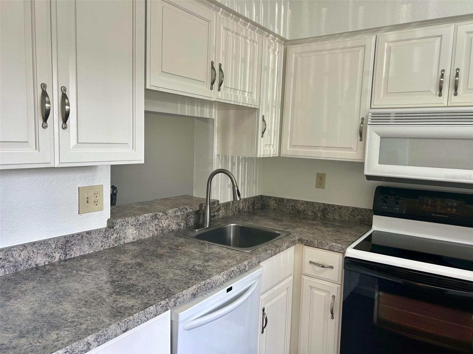 1701 Pinehurst Rd #18c Property Photo 2