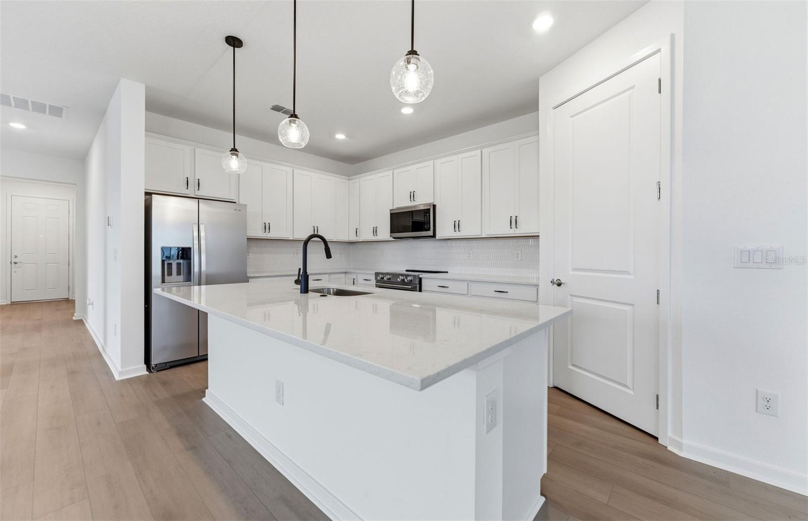 10005 Johnson Oaks Gln Property Photo 3
