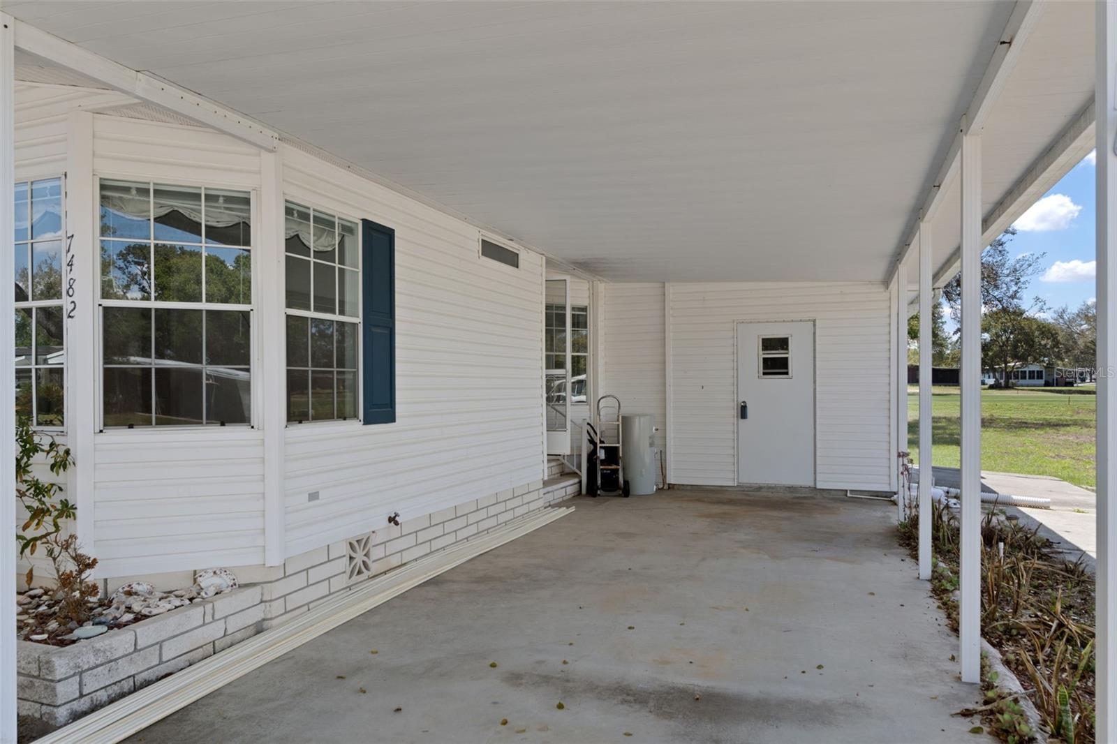 7482 Dinsmore St Property Photo 4