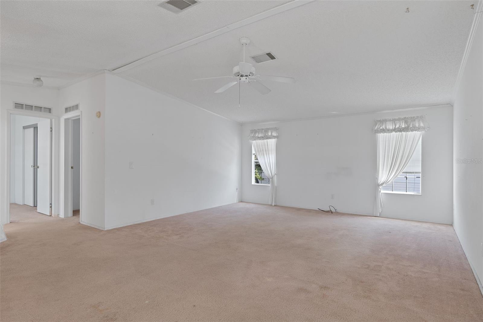 7482 Dinsmore St Property Photo 7