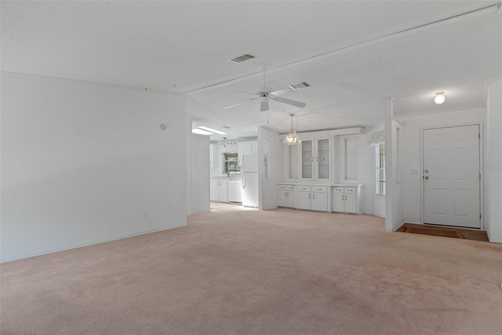 7482 Dinsmore St Property Photo 8