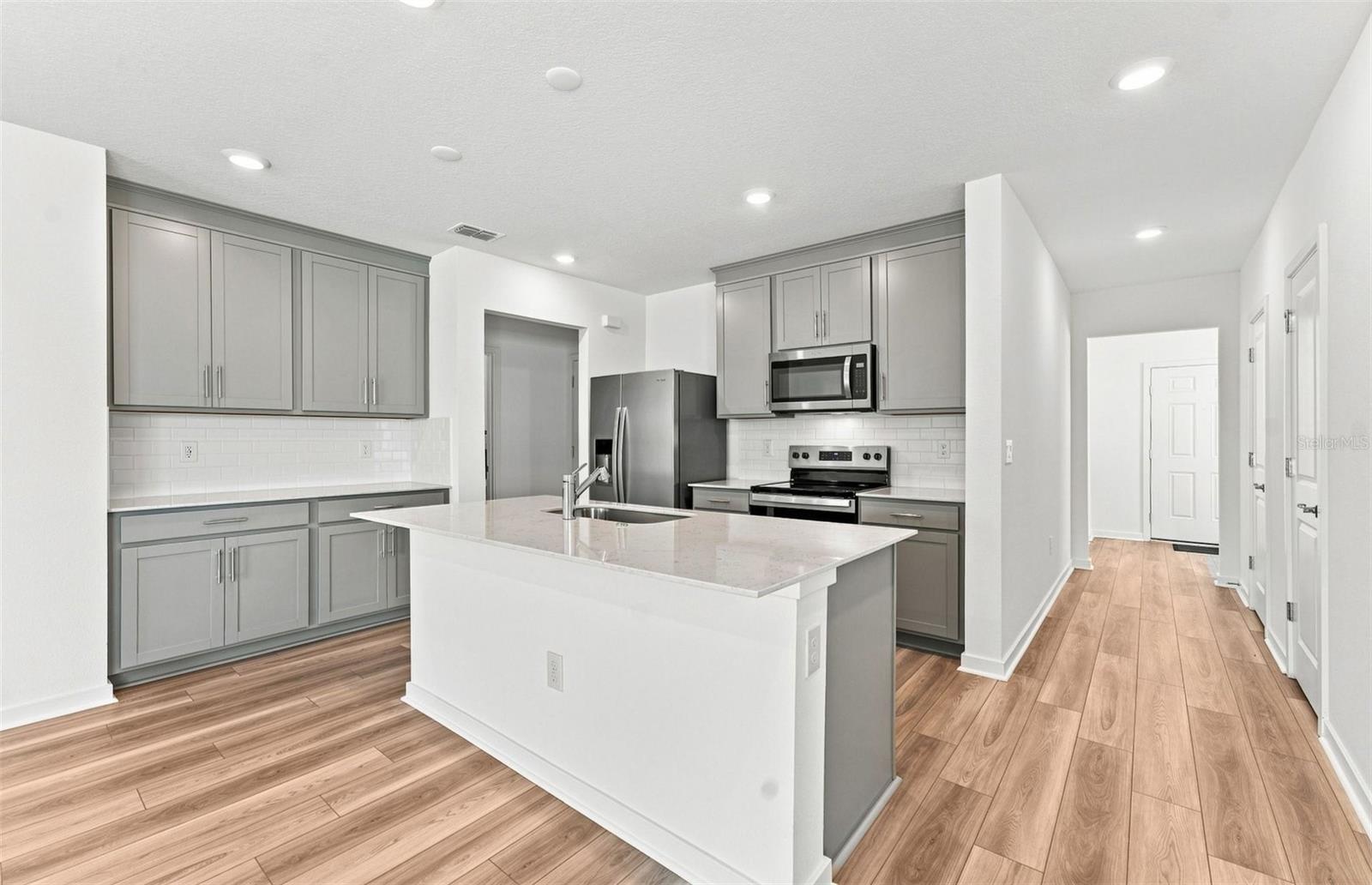 7923 Palm Paradise Pl Property Photo 3